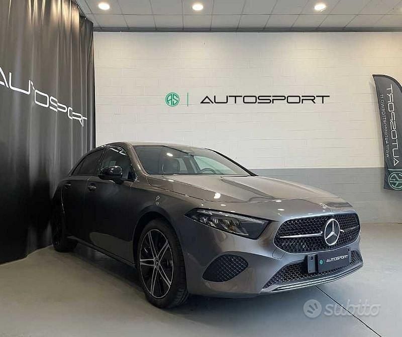 Usata Mercedes A180 Advanced Plus 116 CV (85 kW) 2023 Grigio scuro Berlina
