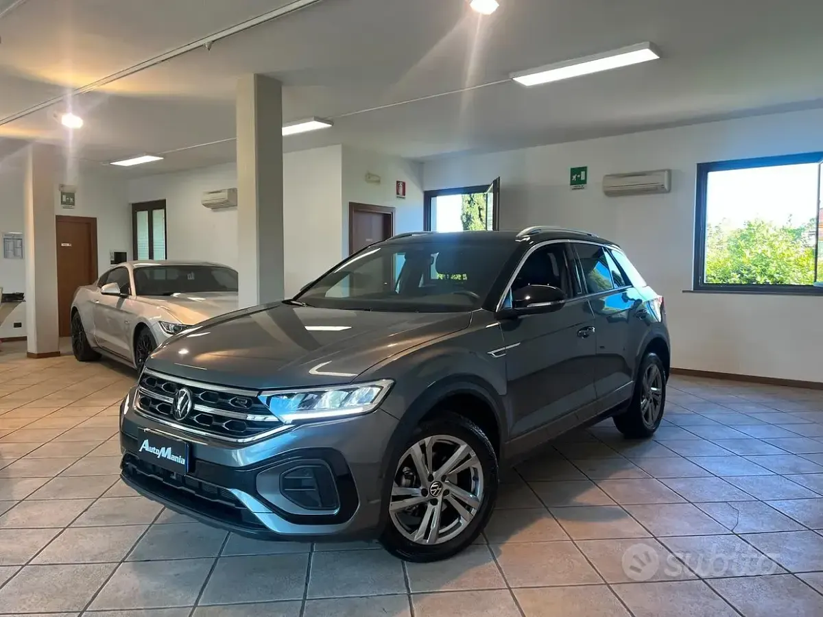 Usata VW T-Roc R-line 110 CV (80 kW) 2023 Grigio SUV