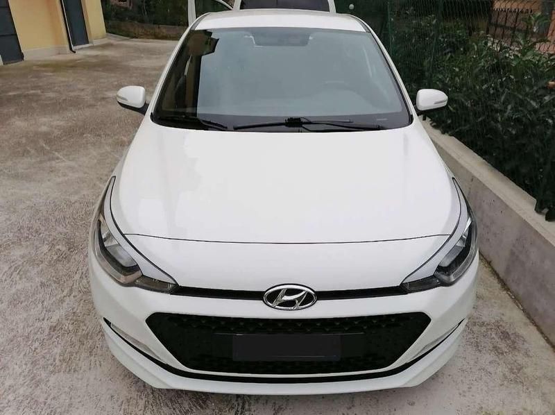 Usata 2018 Hyundai i20 Due volumi | 9999 € (Cara) - Immagine 1/4