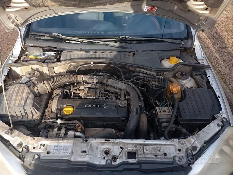 Usata Opel Corsa 2003 Grigio Berlina