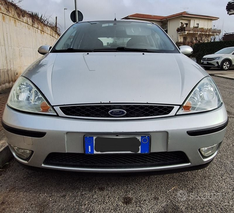 Usata Ford Focus Zetec 116 CV (85 kW) 2002 Grigio Berlina