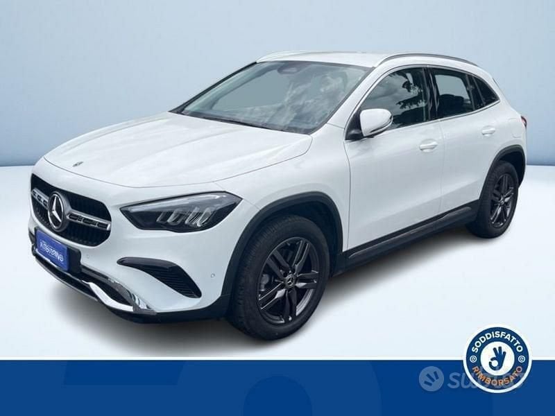 Bianco pastello Usata 2024 Mercedes GLA180 Advanced SUV | 38.100 € (Buon prezzo) - Immagine 1/3