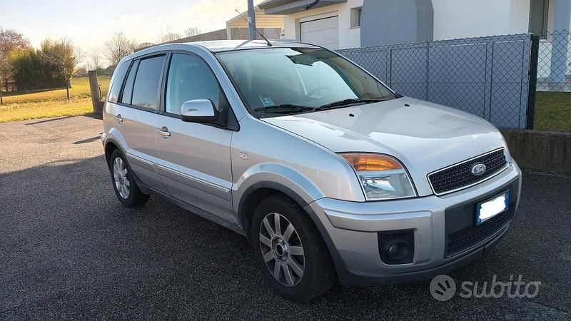 Usata Ford Fusion 80 CV (58 kW) 2010 Grigio Utilitaria