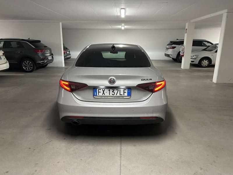 Usata Alfa Romeo Giulia Tech Edition 160 CV (117 kW) 2019 Grigio metallizzato Berlina