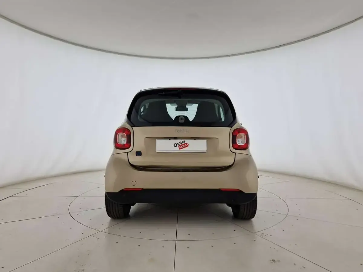 Usata Smart ForTwo Electric Drive Passion 41 kW (56 CV) 2021 Oro Berlina