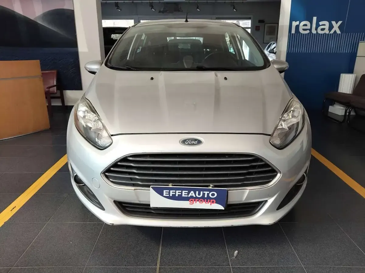 Usata Ford Fiesta Business Edition 92 CV (67 kW) 2015 Argento Utilitaria