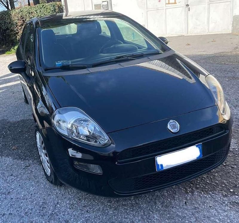 Usata Fiat Punto Street 77 CV (56 kW) 2014 Metallizzato Utilitaria