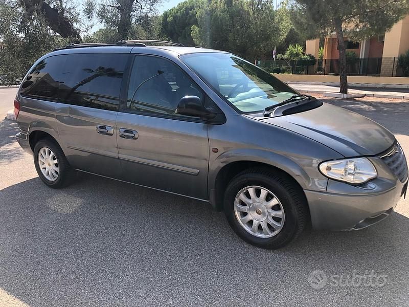 Usata Chrysler Voyager 2006 Grigio Monovolume