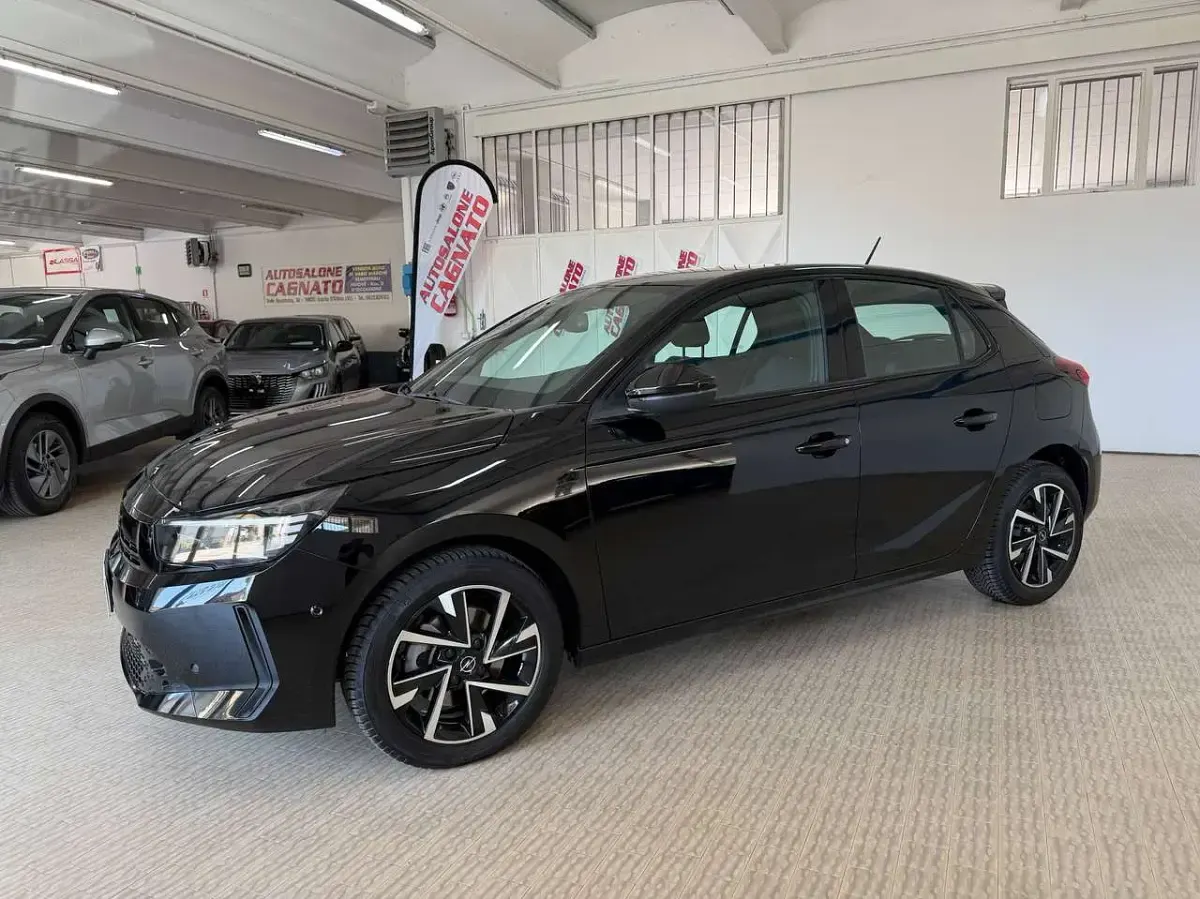 Usata Opel Corsa 101 CV (74 kW) 2025 Nero metalizzato Utilitaria