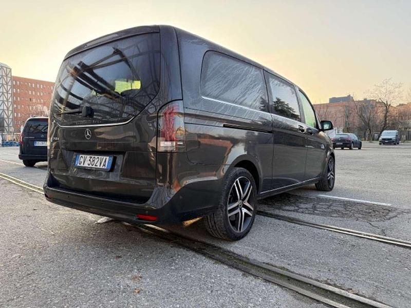 Usata Mercedes V250 Avantgarde 190 CV (139 kW) 2024 Nero Monovolume