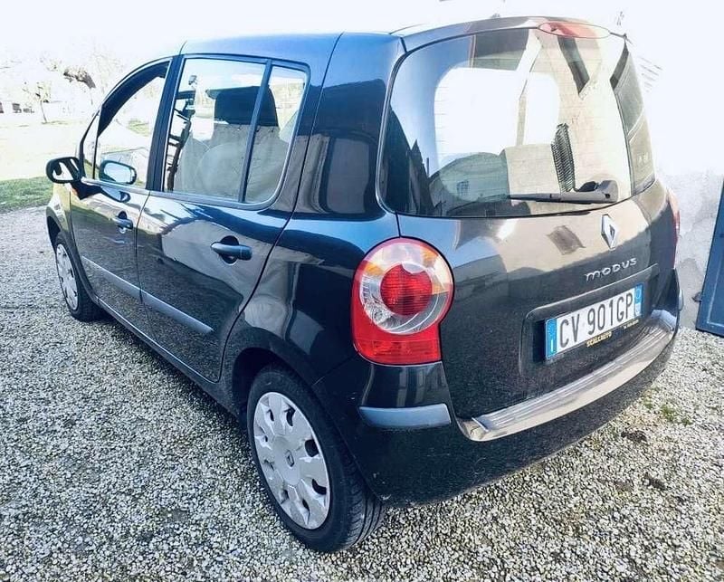 Nero Usata 2005 Renault Modus Dynamique Monovolume | 2300 € (Buon prezzo) - Immagine 1/4