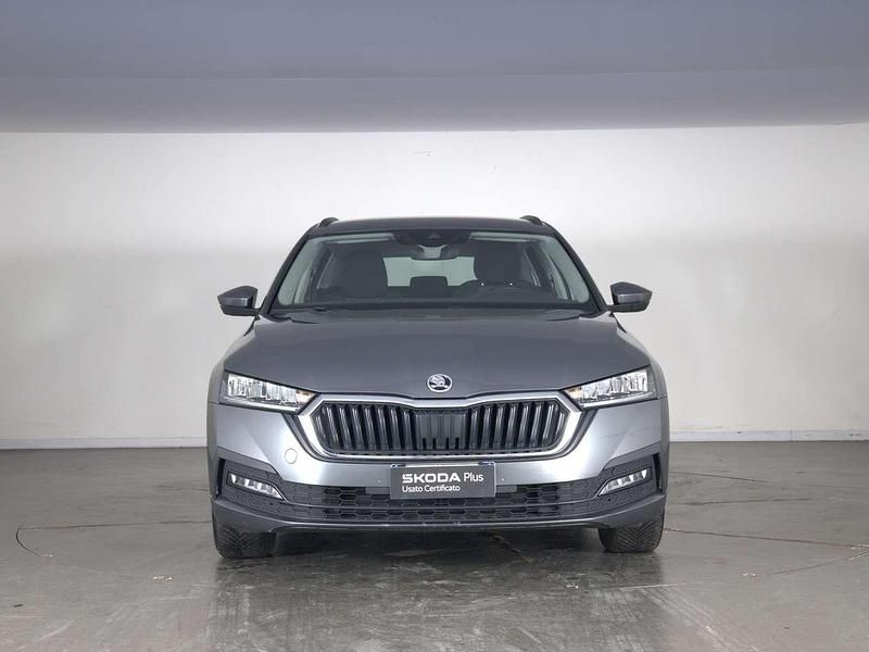 Käytetty Skoda Octavia Ambition 116 HP (85 kW) 2022 Harmaa Farmari