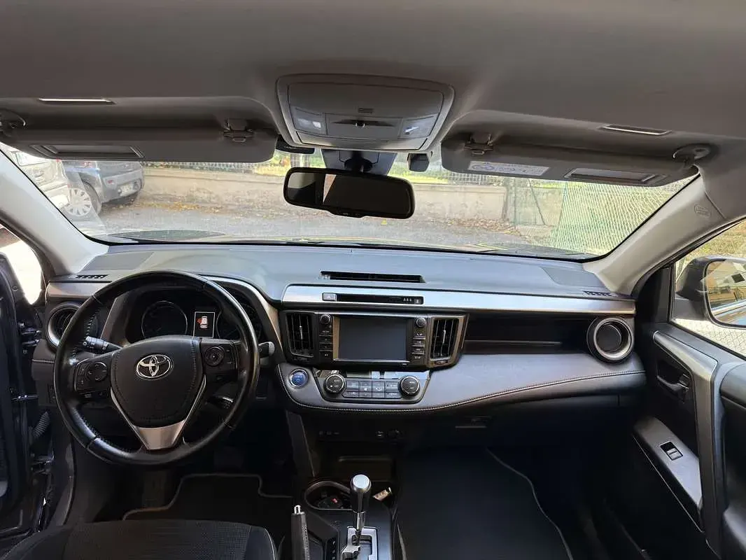 Usata Toyota RAV4 Hybrid Active 155 CV (114 kW) 2016 SUV