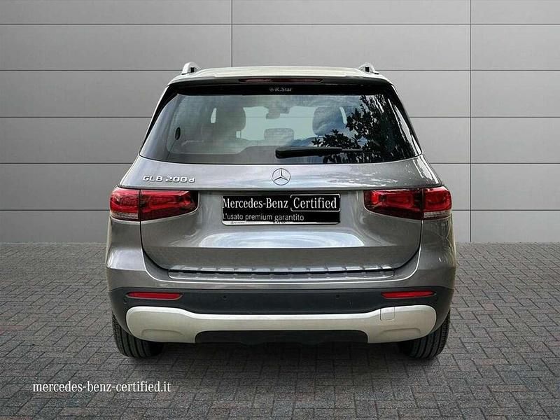 Usata Mercedes GLB200 150 CV (110 kW) 2023 Grigio montagna SUV
