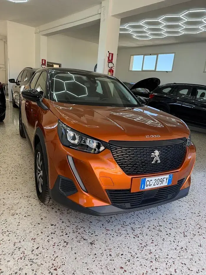 Usata Peugeot 2008 S 102 CV (75 kW) 2021 Arancione SUV