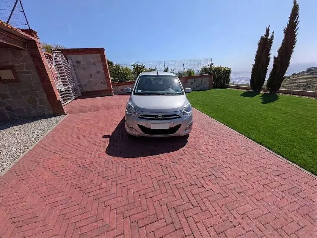 Usata Hyundai i10 Classic 69 CV (50 kW) 2013 Argento Utilitaria