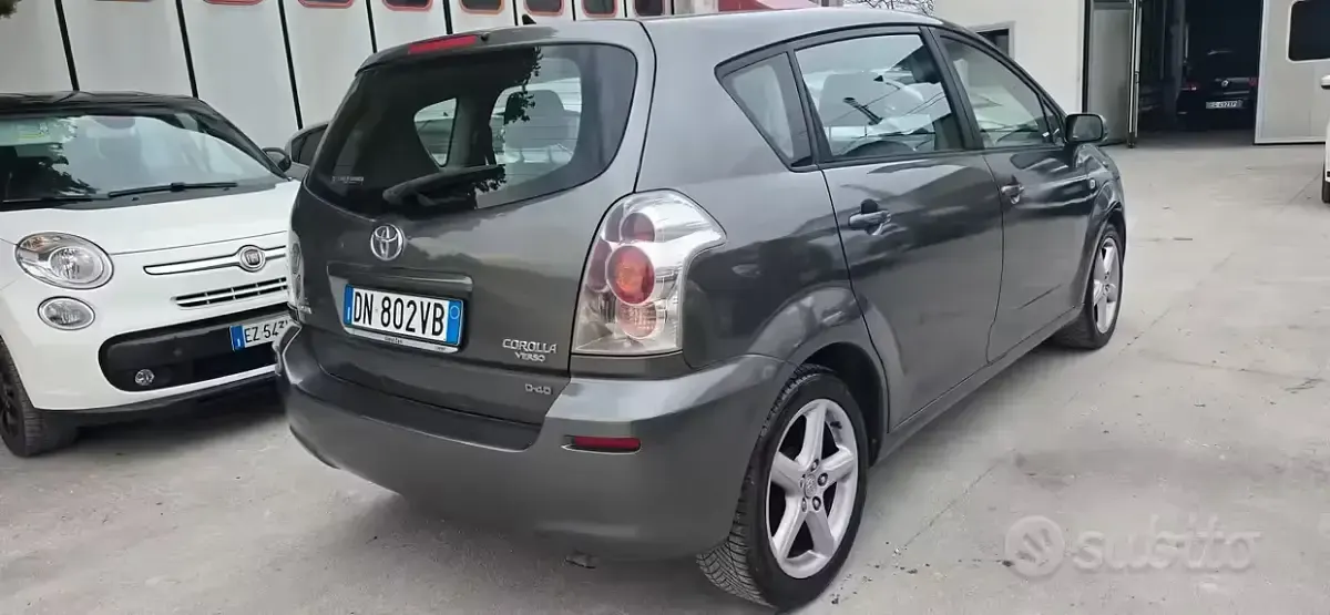 Usata Toyota Corolla Verso 140 CV (102 kW) 2008 Grigio Monovolume