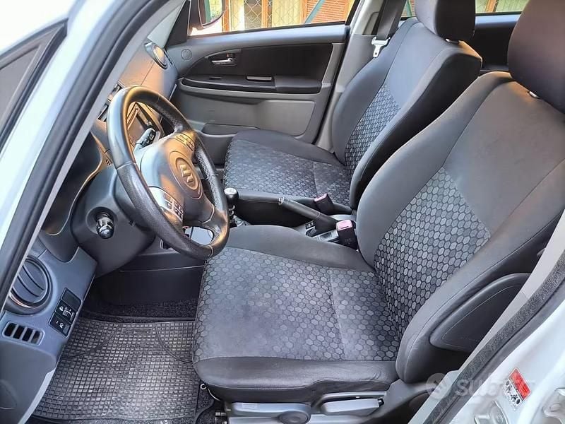 Second-hand Suzuki SX4 135 CP (99 kW) 2012 Alb SUV