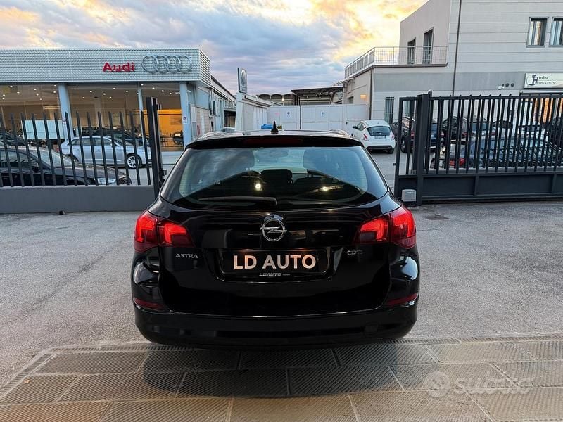 Usata Opel Astra Cosmo 125 CV (91 kW) 2011 Nero Station wagon