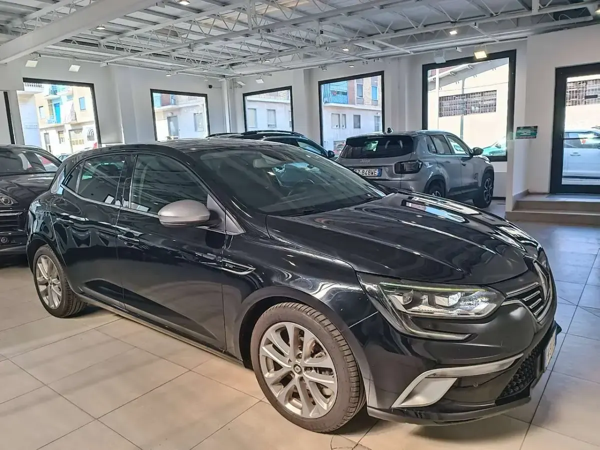 Usata Renault Mégane GT Line GT-Line 140 CV (102 kW) 2019 Nero pastello Berlina