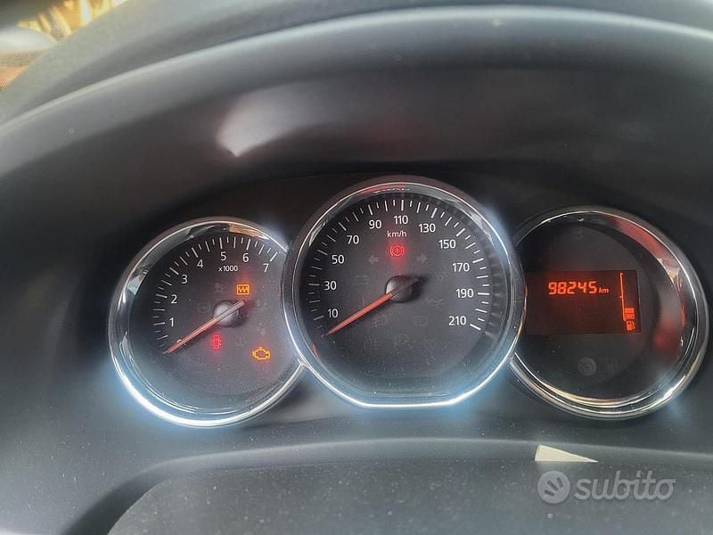 Usata Dacia Sandero Lauréate 75 CV (55 kW) 2016 Grigio Utilitaria