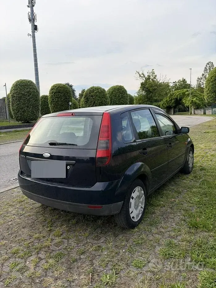 Usata Ford Fiesta 75 CV (55 kW) 2005 Utilitaria