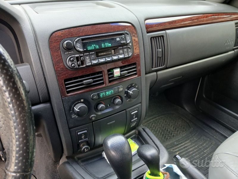Usata Jeep Grand Cherokee 218 CV (160 kW) 2005 Grigio SUV