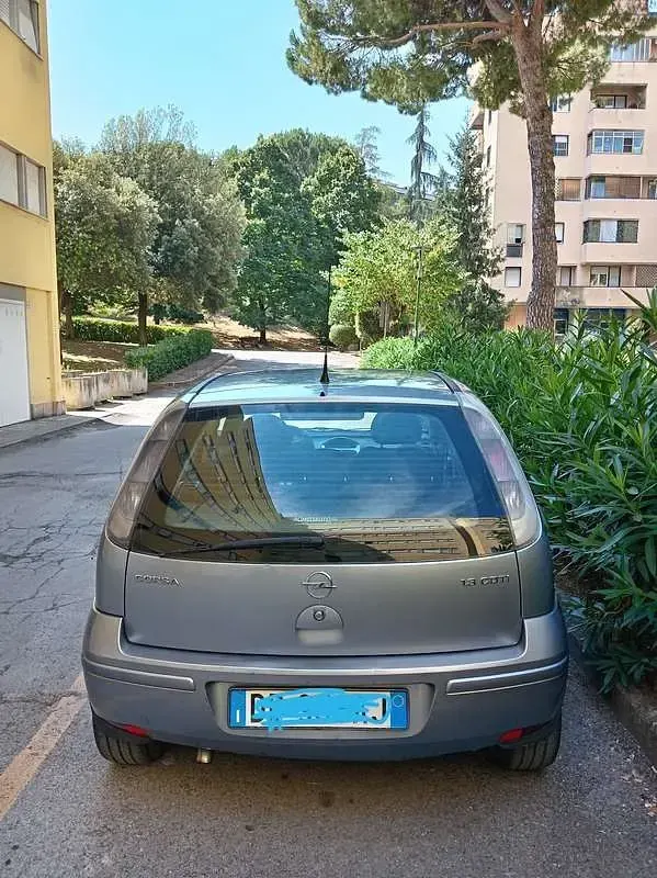 Usata Opel Corsa 69 CV (50 kW) 2006 Utilitaria