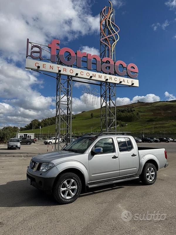 Argento Usata 2009 Nissan Navara Pick-up | 11.500 € (Buon prezzo) - Immagine 1/4