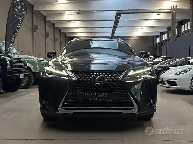 Usata Lexus UX 250h 184 CV (135 kW) 2019 Nero metallizzato SUV