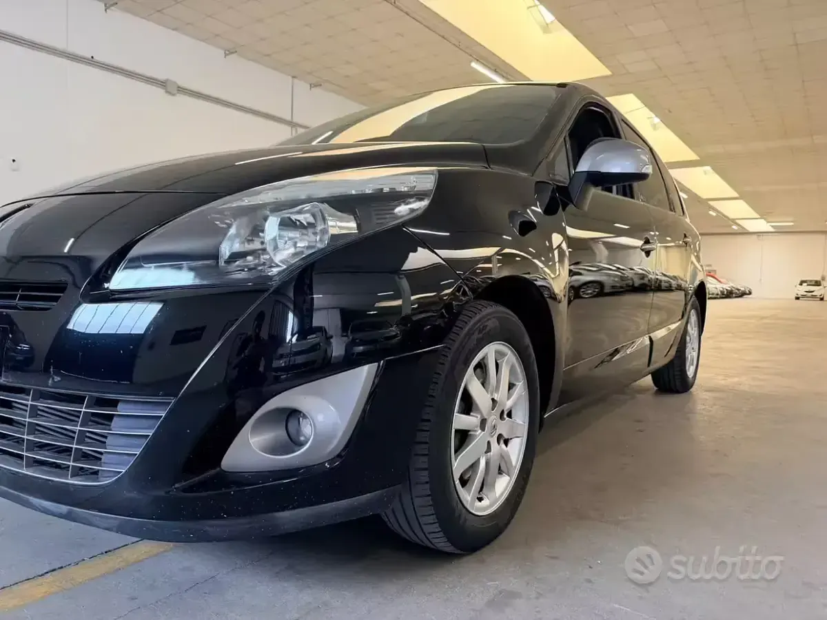 Usata Renault Scénic Dynamique 110 CV (80 kW) 2010 Other Monovolume