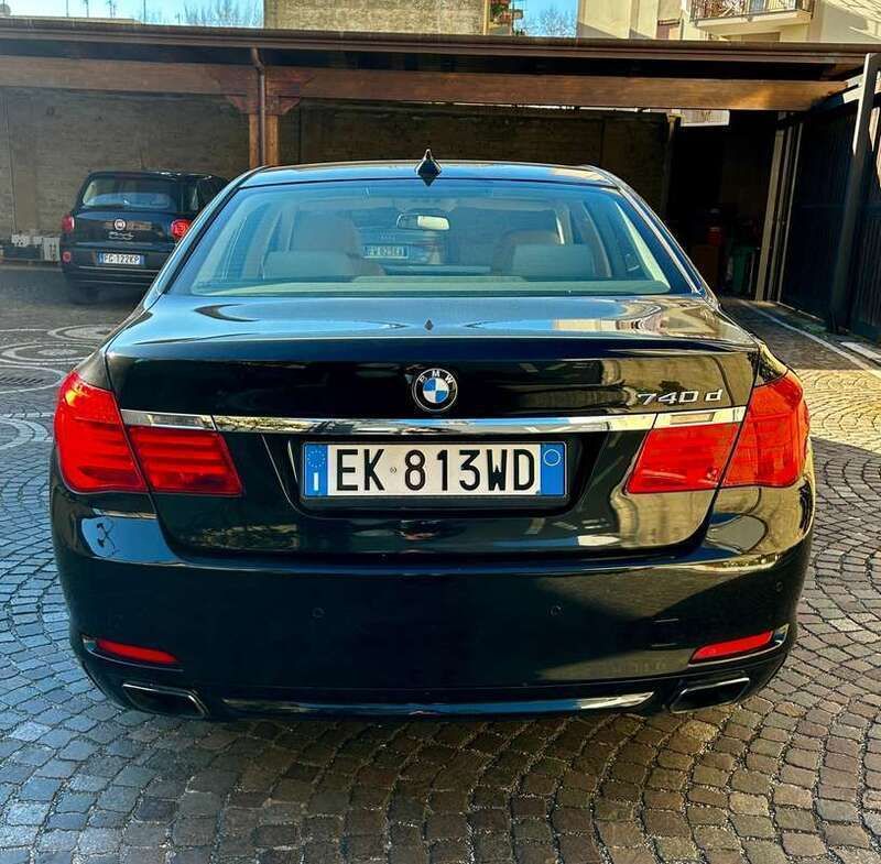 Usata BMW 740 Efficient Dynamics 306 CV (225 kW) 2011 Nero Berlina