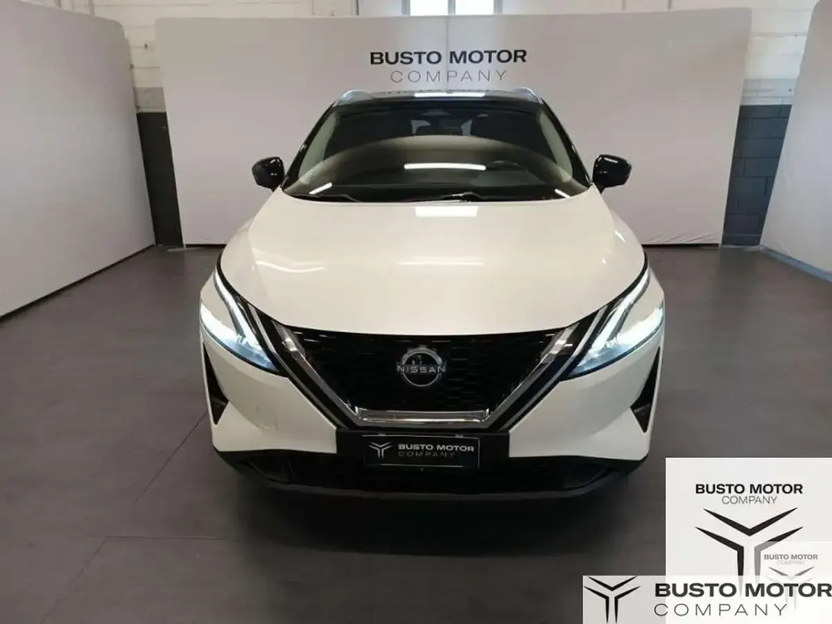 Usata Nissan Qashqai N-Connecta 140 CV (102 kW) 2022 Bianco/tetto nero / metallizzato SUV