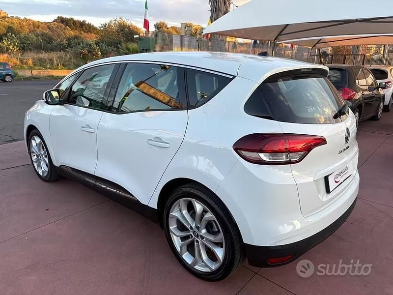 Usata Renault Scenic E-Tech Business 120 CV (88 kW) 2019 Bianco SUV