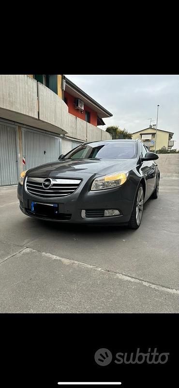 Usata Opel Insignia 160 CV (117 kW) 2010 Grigio Station wagon