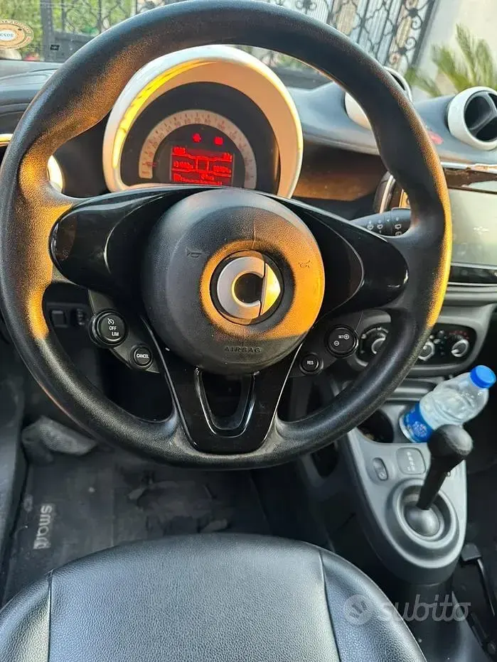 Usata Smart ForFour 75 CV (55 kW) 2017 Bianco Utilitaria