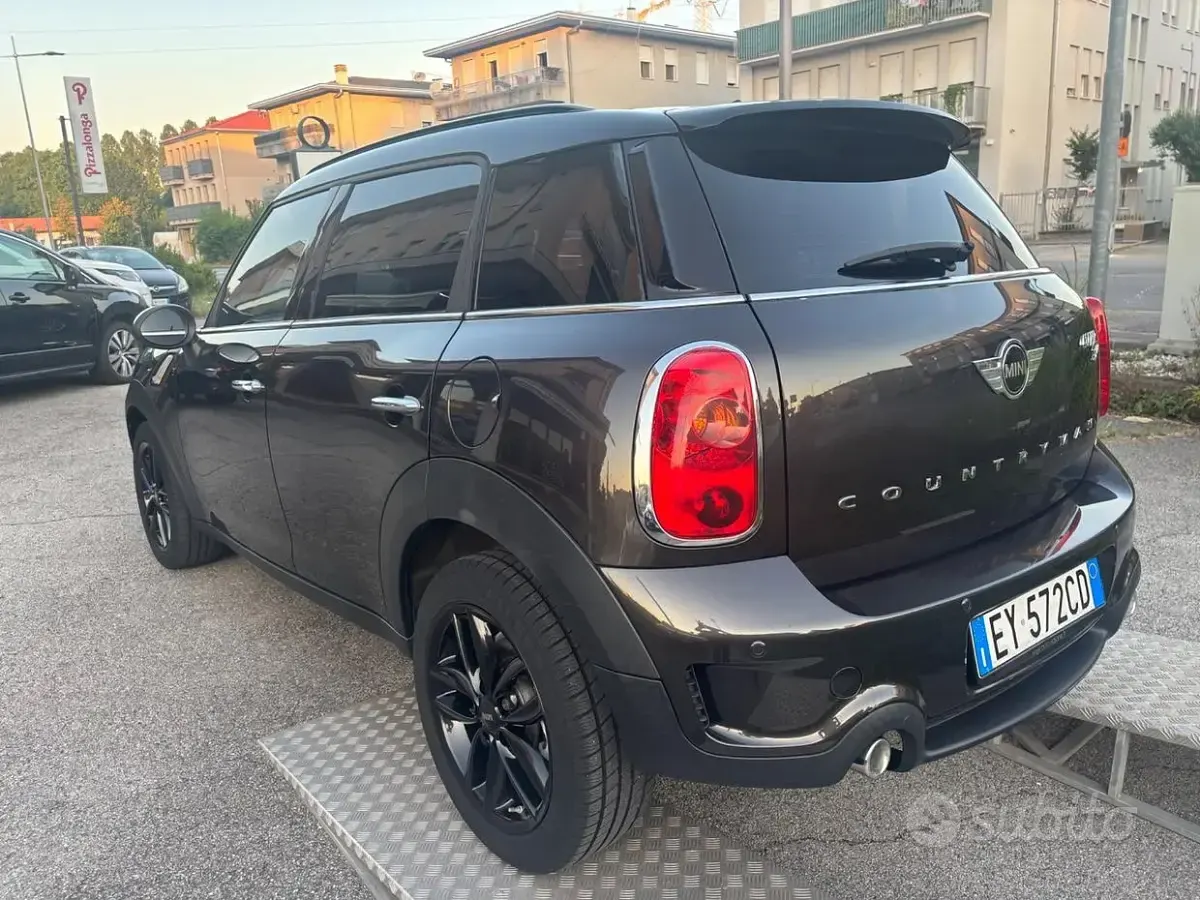 Usata Mini Cooper SD Countryman Business 143 CV (105 kW) 2015 Grigio SUV