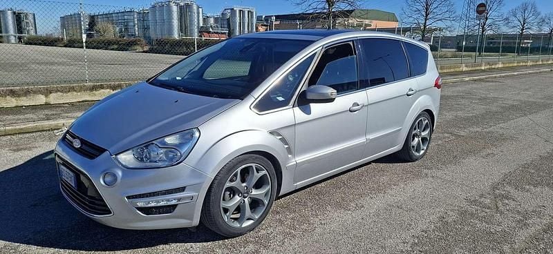 Usata Ford S-MAX Titanium 140 CV (102 kW) 2011 Argento Monovolume