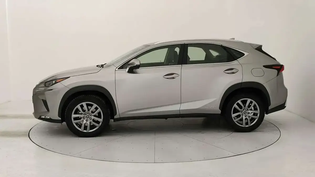 Usata Lexus NX300h 197 CV (144 kW) 2020 Grigio SUV