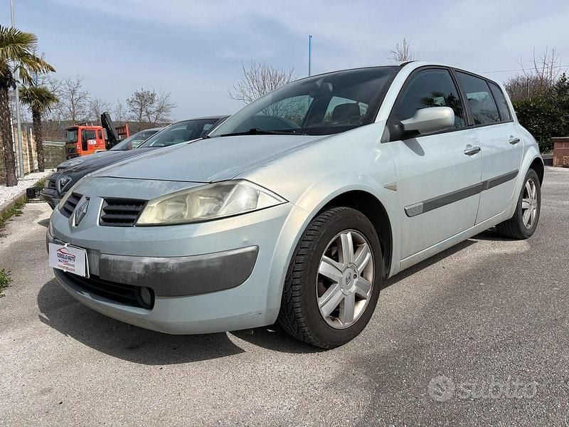 Usata Renault Mégane II Luxe 100 CV (73 kW) 2004 Grigio Berlina