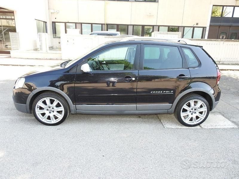 Käytetty VW Polo Cross 80 HP (58 kW) 2007 Musta Viistoperä