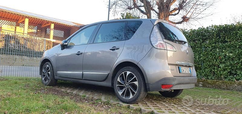 Usata Renault Scénic III Bose Edition 110 CV (80 kW) 2014 Grigio Monovolume