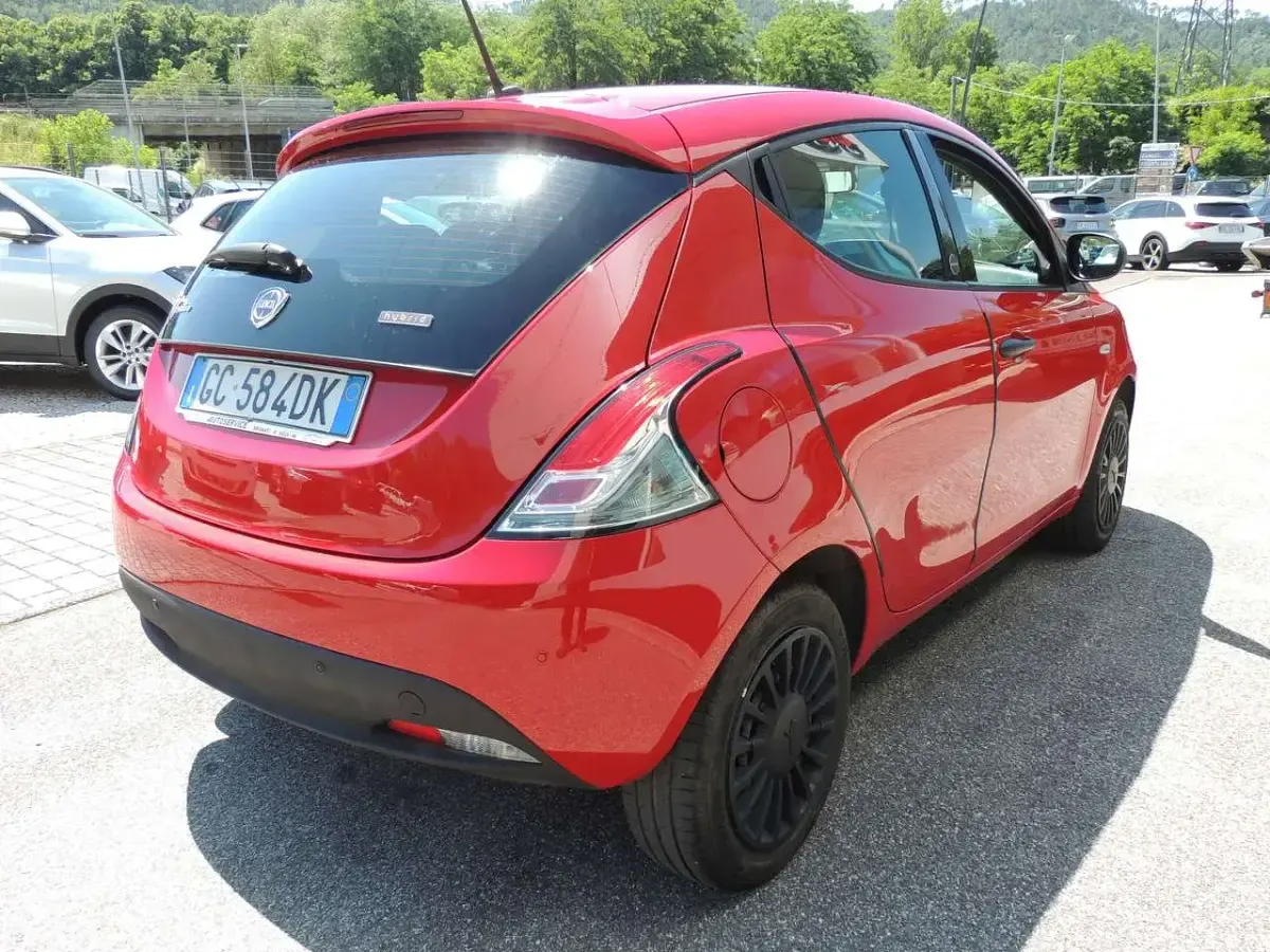 Usata Lancia Ypsilon Silver 69 CV (50 kW) 2020 Rosso Utilitaria
