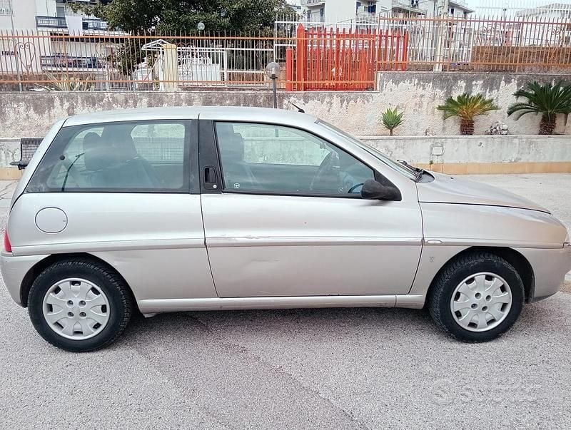Usata Lancia Ypsilon 2001 Utilitaria