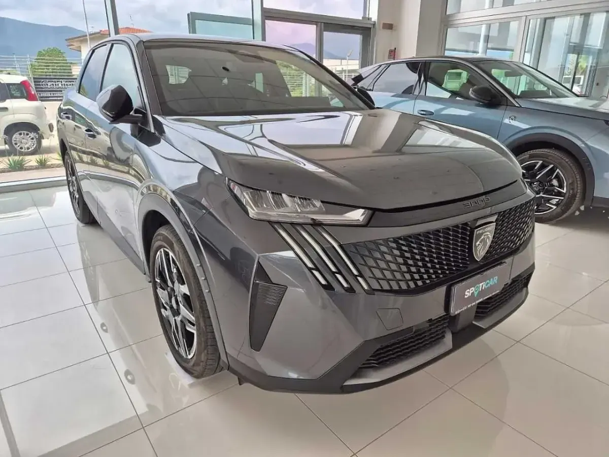 Usata Peugeot 3008 Allure 136 CV (100 kW) 2025 Grigio SUV