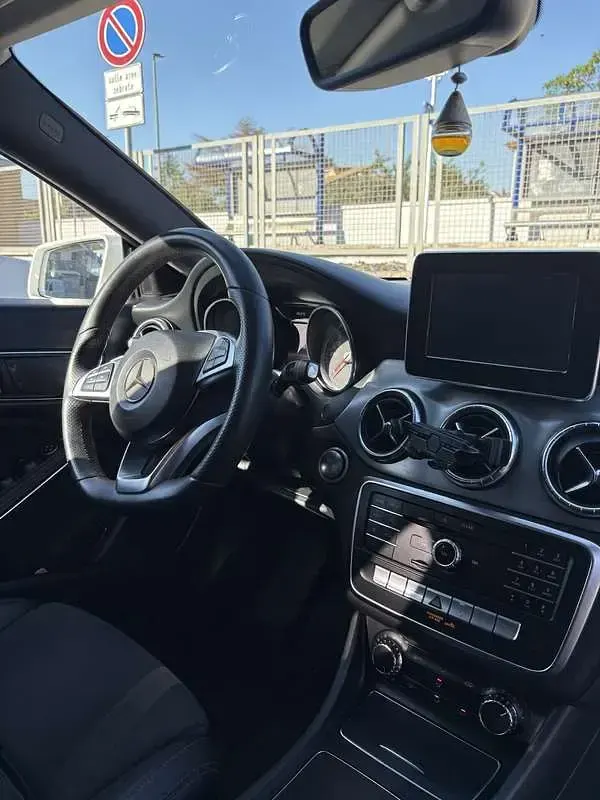 Begagnad Mercedes CLA180 Shooting Brake Premium 109 HK (80 kW) 2018 Kombi