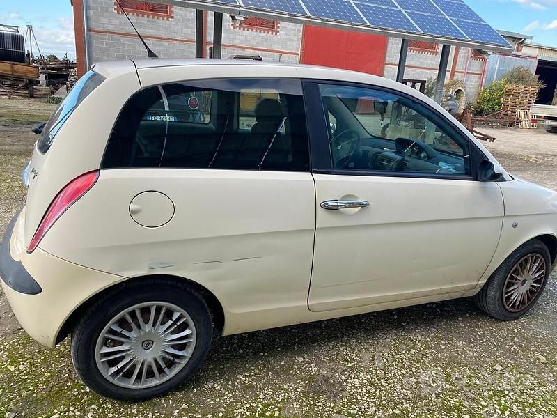 Usata Lancia Ypsilon 75 CV (55 kW) 2003 Utilitaria