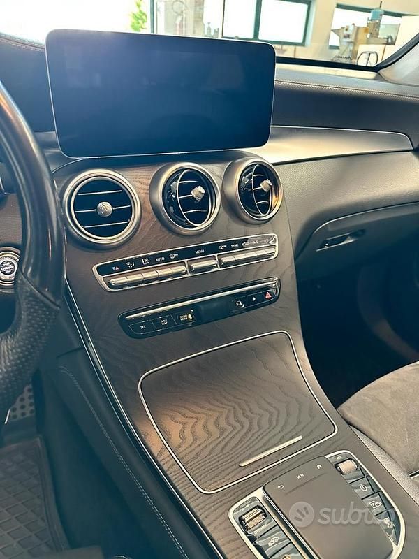 Usata Mercedes GLC300 245 CV (180 kW) 2019 Bianco SUV