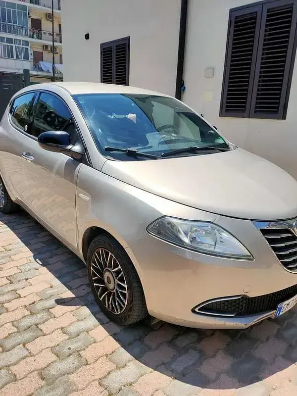 Usata Lancia Ypsilon Gold 69 CV (50 kW) 2012 Utilitaria