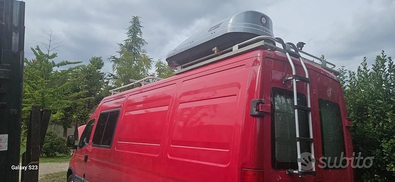 Usata Iveco Daily 136 CV (100 kW) 2005 Rosso Berlina